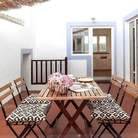 Casa Alfazemas דירה *